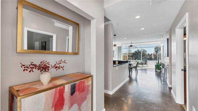 Building Photo - 525 E Jackson St