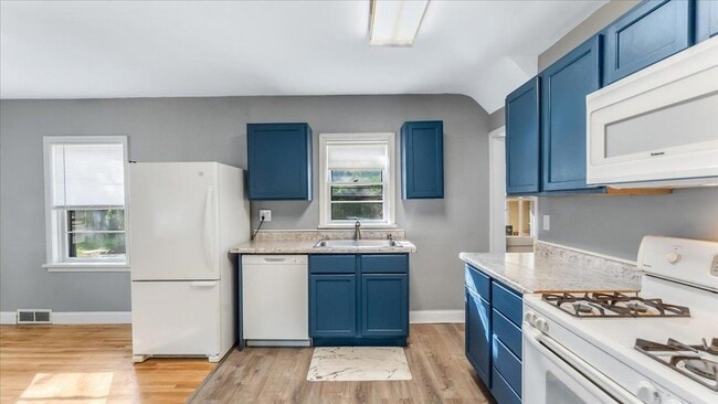 Building Photo - 828 15th St SW