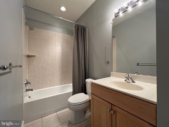 Building Photo - 787 Vestal St