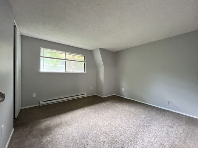 Building Photo - 4911 SW Beaverton Hillsdale Hwy