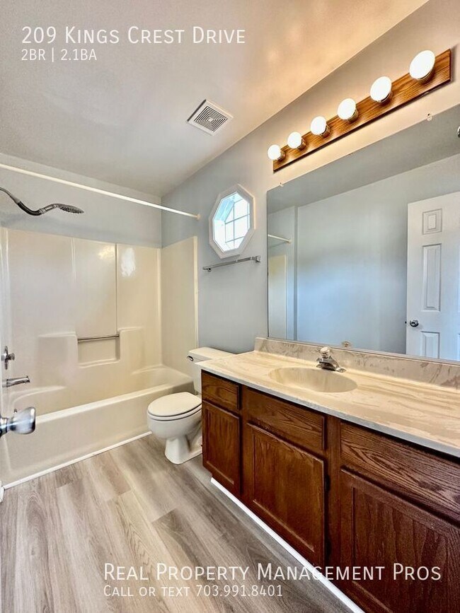Building Photo - 209 Kings Crest Dr