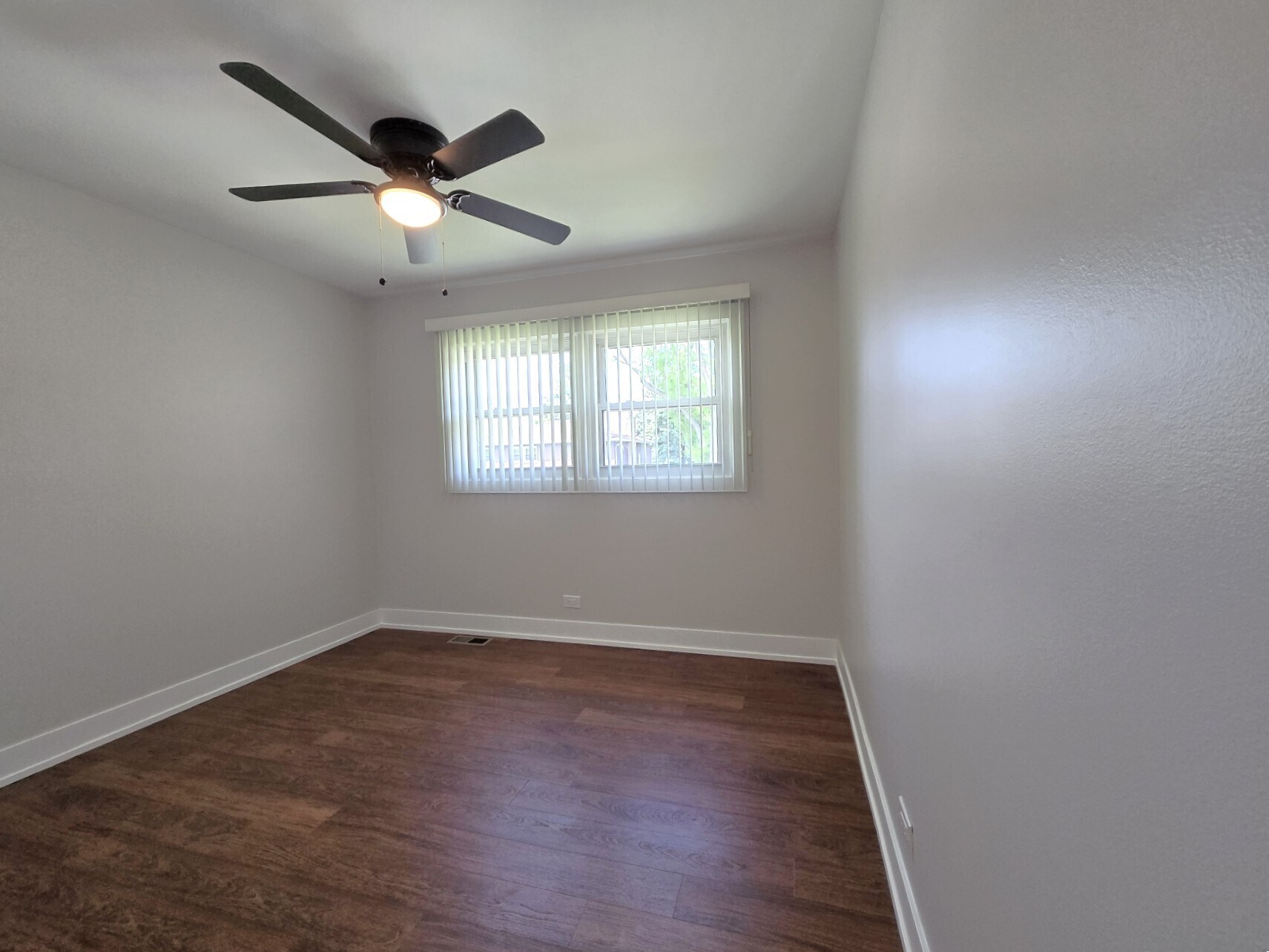 Building Photo - 1002 E Callero Cir