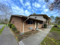 Building Photo - One bedroom End-Unit in quiet Camelot Vill...