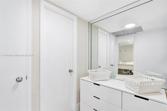 Building Photo - 5555 Collins Ave