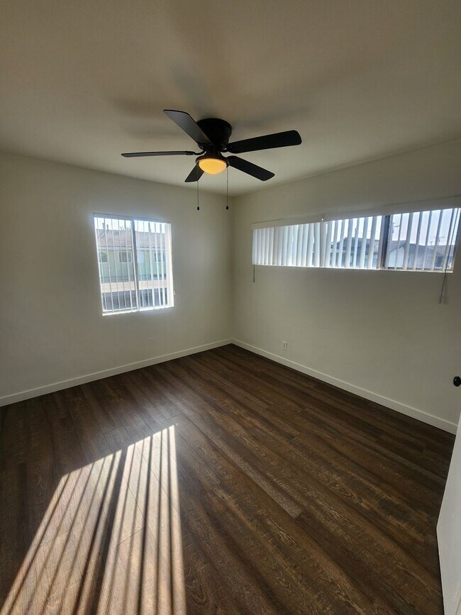 Building Photo - Raymond