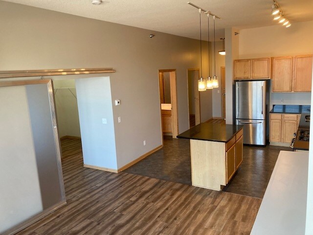 Building Photo - 2650 University Ave W