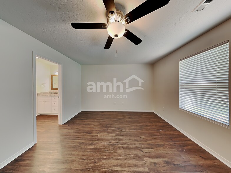 Building Photo - 16397 Jewel Way