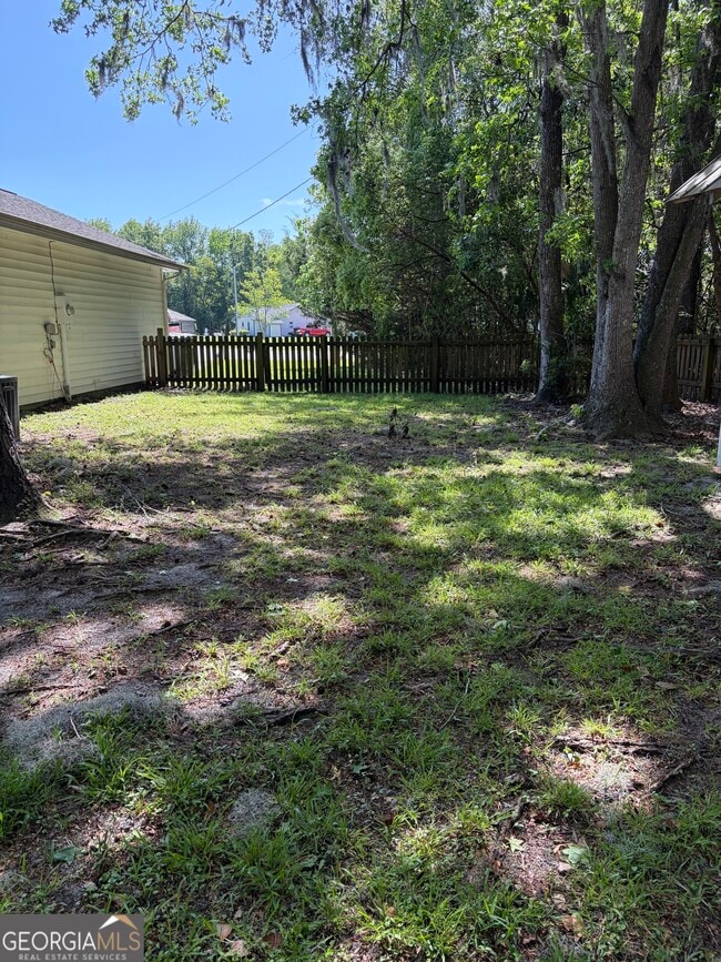 Building Photo - 121 Innerlake Ln