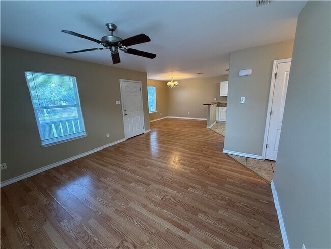 Building Photo - 512 Lakeside Dr