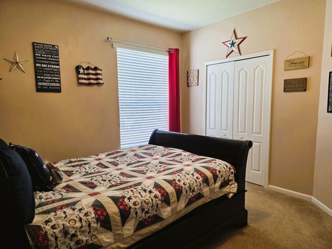 Building Photo - Large Home On Cul-De-Sac!