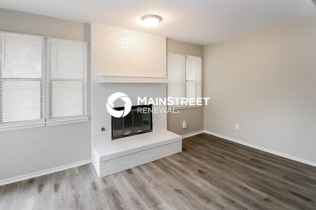 Building Photo - 4 Bedroom Pet-Friendly Home in Norman, OK with Main Street Renewal