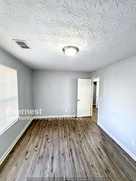 Building Photo - 1997 Oak Terrace Dr SE