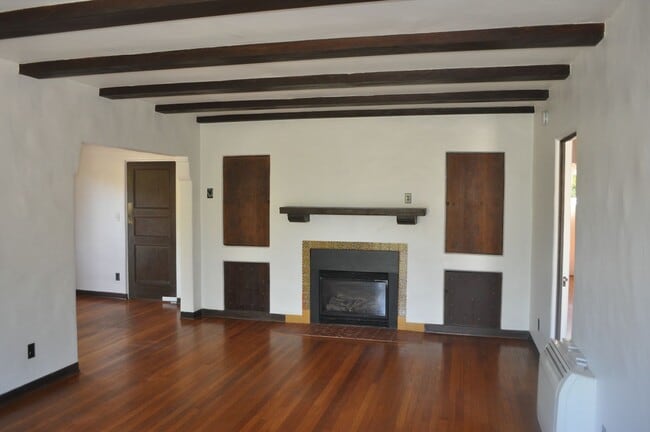 Building Photo - MISSION HILLS 3BR/2BA SPANISH BUNGALOW