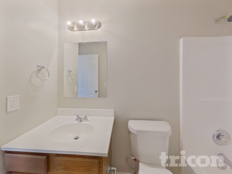 Building Photo - 172 Cherry Grove Dr