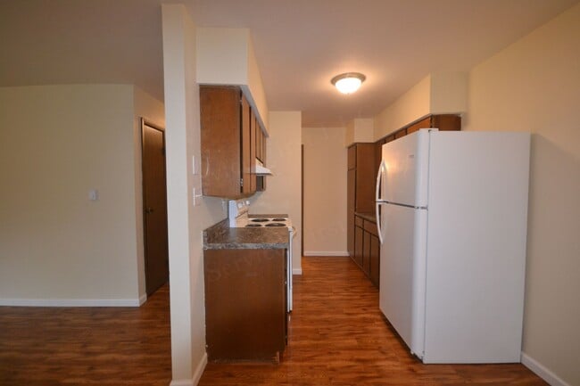 Building Photo - Longton Apartments