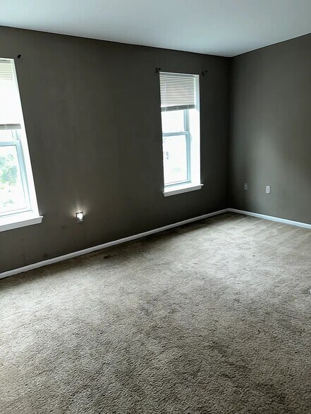 Bedroom - 258 Bellevue Ave