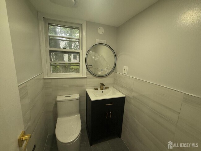 Building Photo - 5 Pelmont Pl