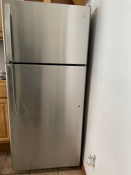 New fridge - 147 Daniel Low Ter