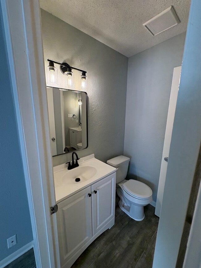 Building Photo - 317 W William Cannon Dr