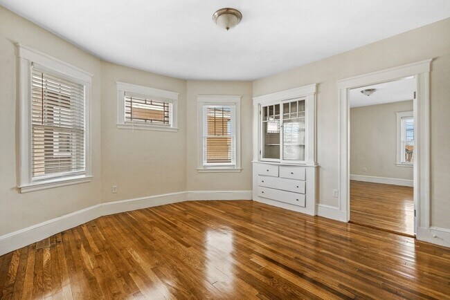 Building Photo - 70 Sudan St