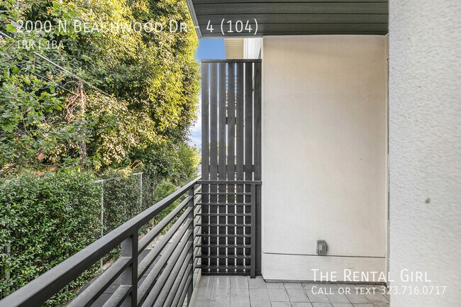 Building Photo - 2000 Beachwood Dr