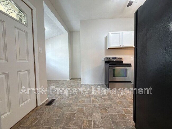 Building Photo - 415 N 32nd St