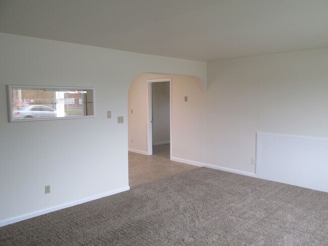 Building Photo - 2 Bedroom house in Burlington