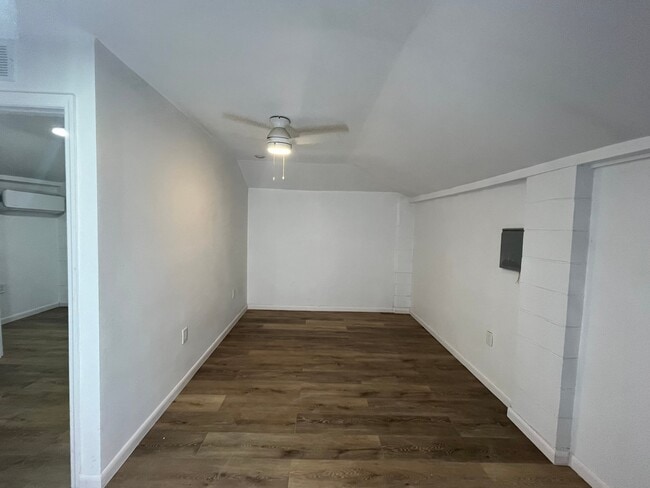 Building Photo - 875 S Lake Shore Way