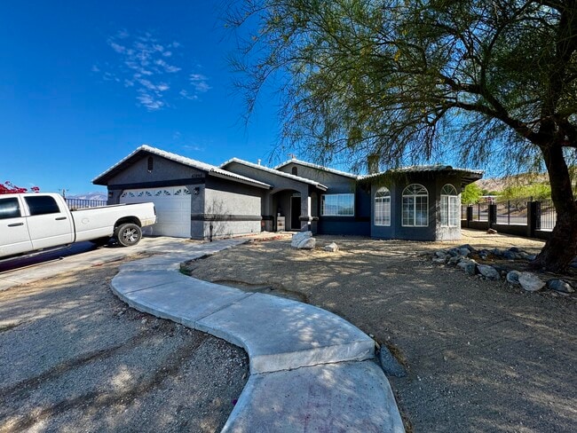 Building Photo - 67890 Alameda Dr