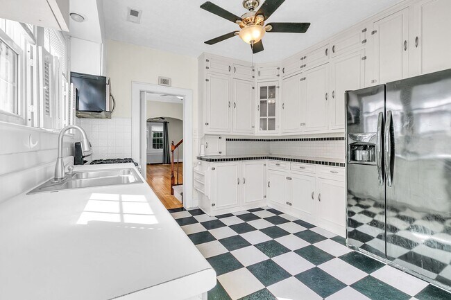 Building Photo - Call Sabrina Thomas at 757-767-0767 for more information