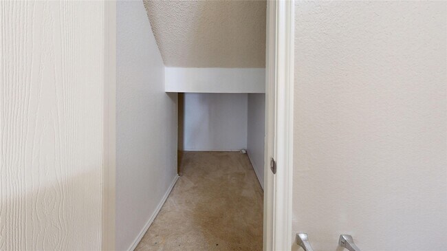 Building Photo - 9960 Thomas Jefferson Dr