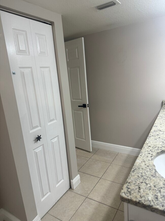 Building Photo - 4105 Residence Drive