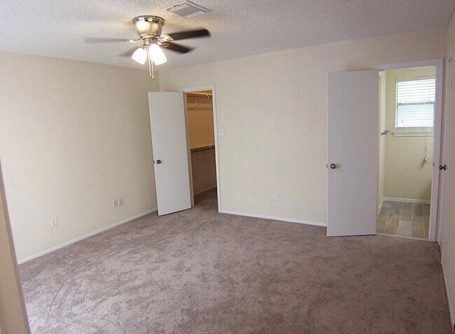 Building Photo - 1415 Grand Jct Dr