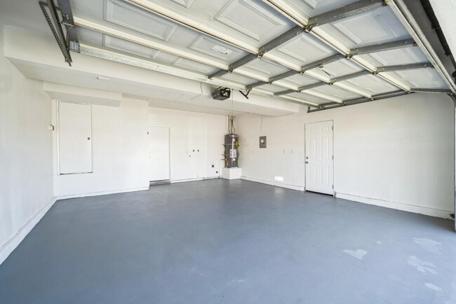 Building Photo - Stunning 3 Bed, 2.5 Bath in Antioch