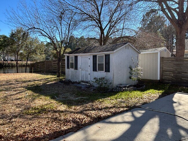 Building Photo - Beautiful 3 bedroom 2 bath house in Castlewood