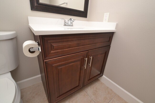 Building Photo - 1/1 Condo in Altamonte Springs ~ Gated Lakefront Community ~ LVP Flooring & Updated Kitchen/Bath!