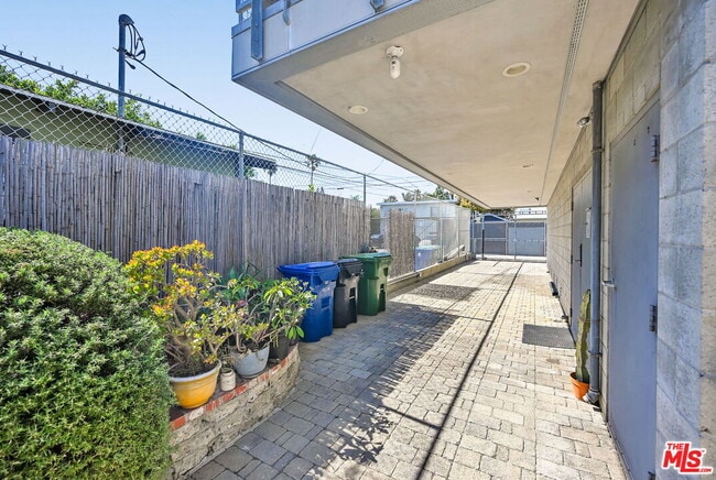 Building Photo - 655 Brooks Ave