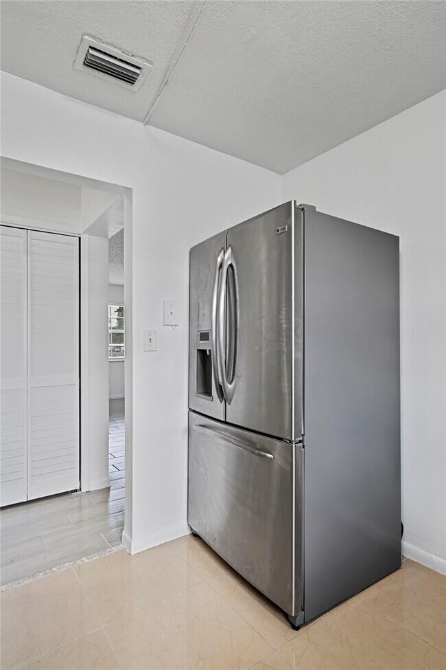 Building Photo - 3100 Coral Springs Dr