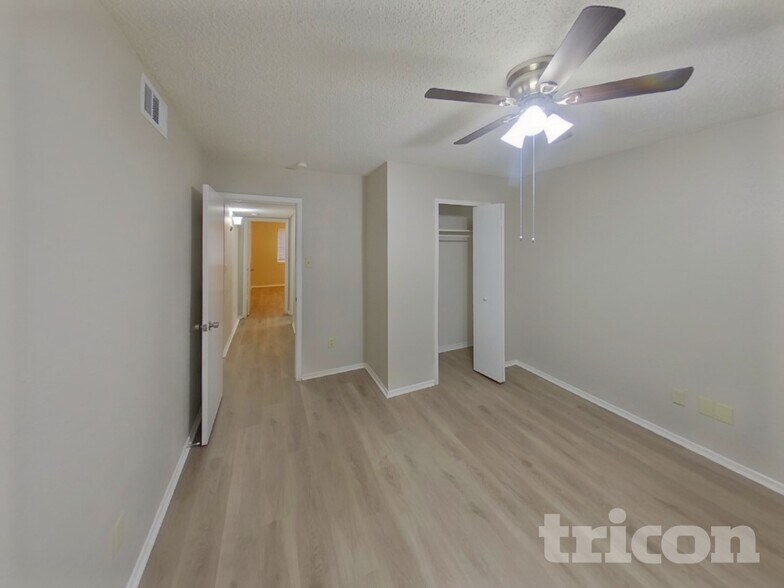 Building Photo - 1517 Rockshire Dr