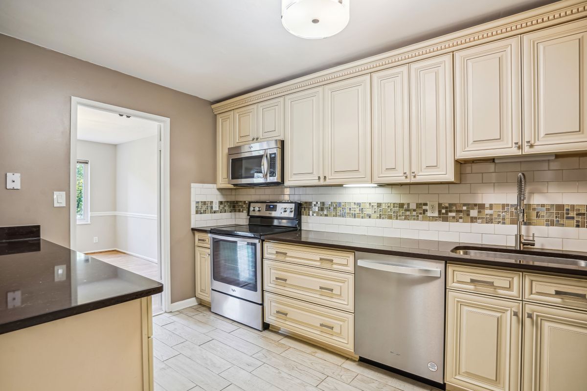 Building Photo - 8370 Greensboro Dr