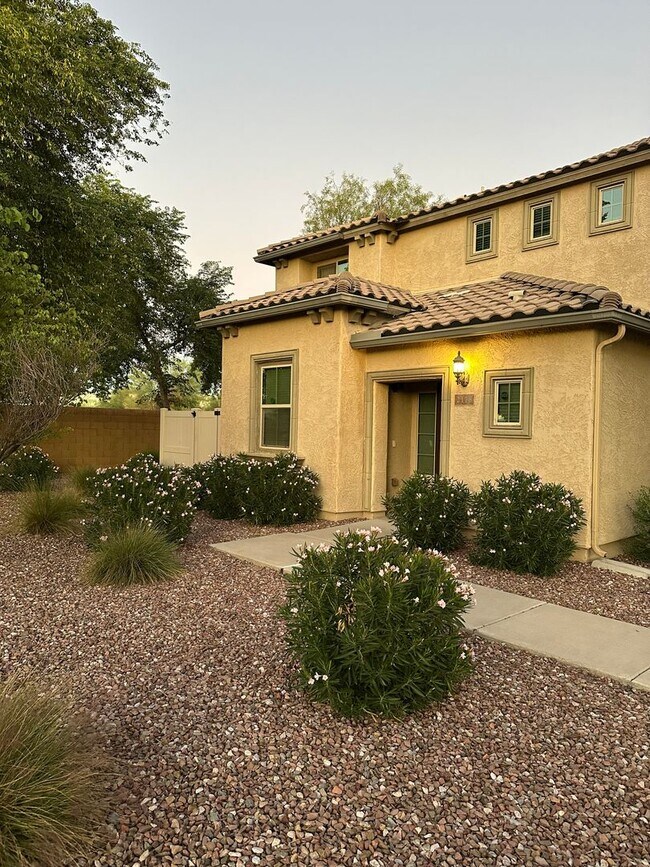 Building Photo - Charming 3 Bed + Den 2.5 Bath Home with 2 car attached EV garage with community pool !!