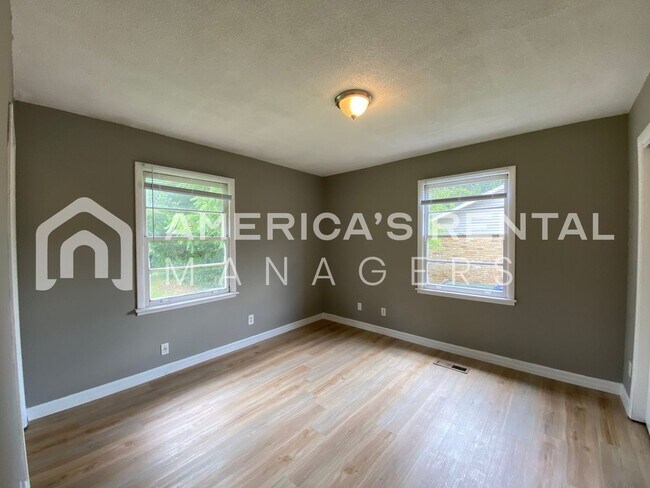 Building Photo - 4214 Fortson Ln NW