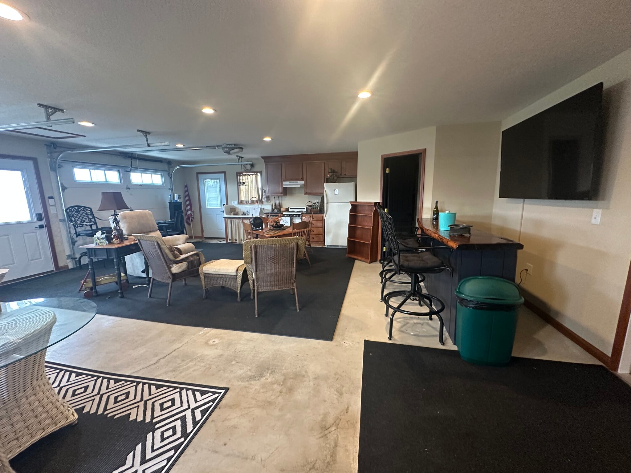 Building Photo - 7712 Walnut St