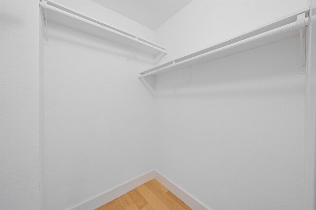 Building Photo - 1313 E 52nd St
