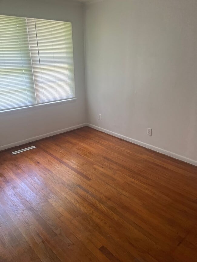 Building Photo - Duplex in Auburn