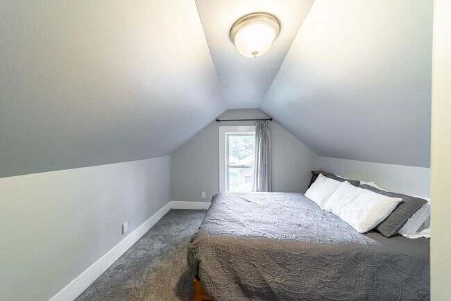 Building Photo - 615 Cottage Grove Ave