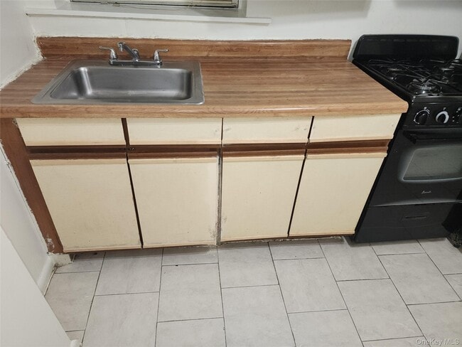 Building Photo - 206-03 Jamaica Ave