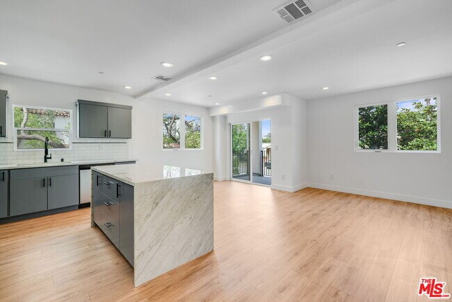 Building Photo - 1433 S Crescent Heights Blvd