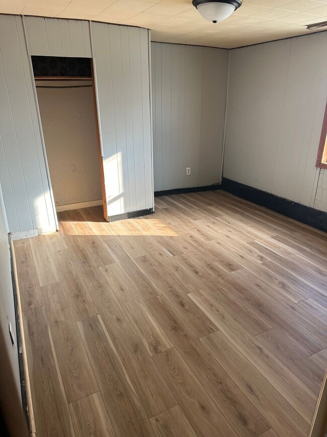Building Photo - 308 Birdland Dr