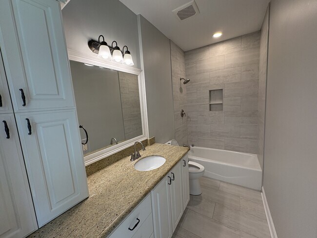 Building Photo - 4150 Primrose Dr